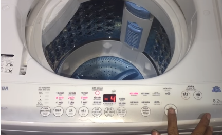 máy giặt toshiba báo e74